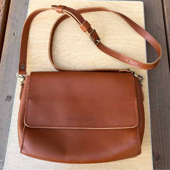 portland leather goods Handbags - Portland Leather Goods Medium Metro Crossbody Leather Bag NWOT In Honey